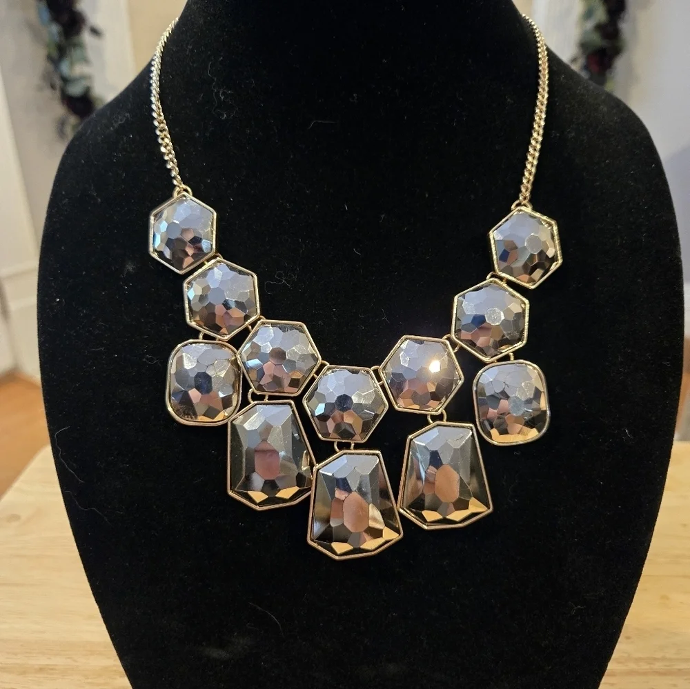 Elegant Gold and Black Statement Necklace